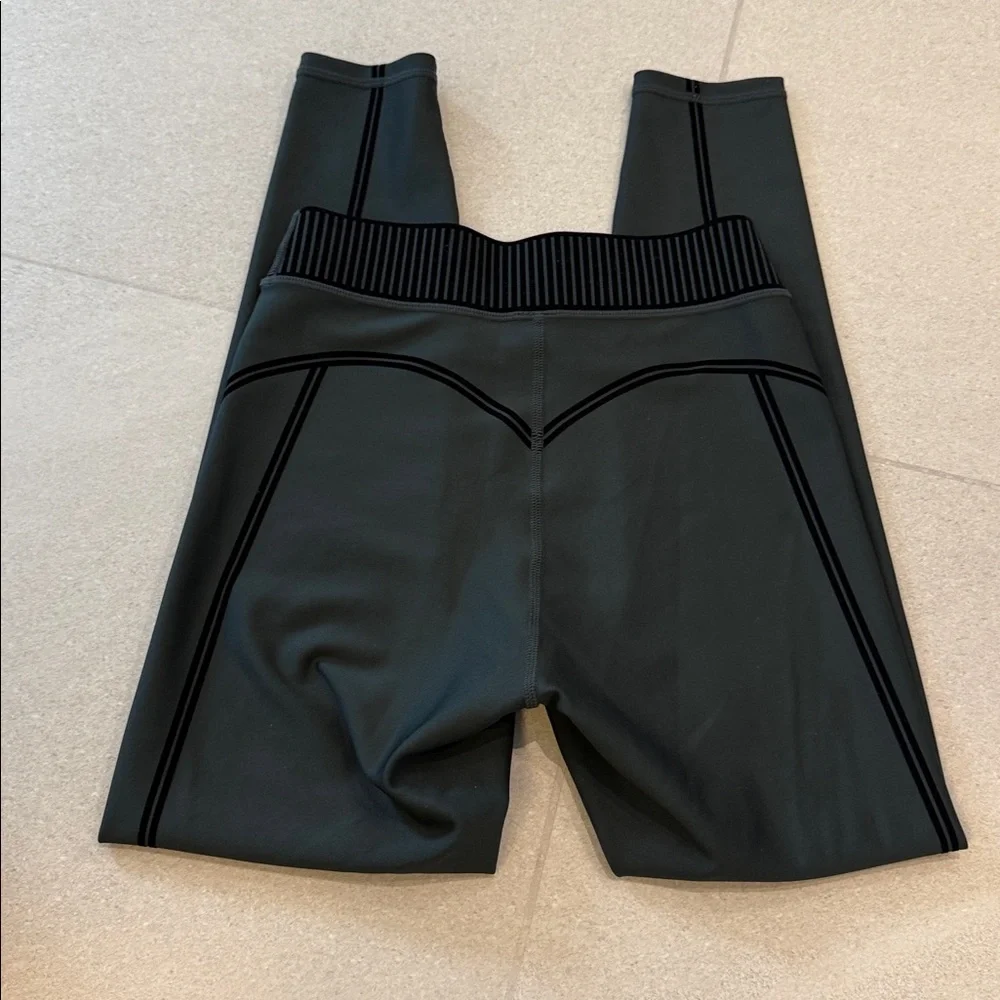 Alo Yoga Airlift High-Waist 7/8 Line Up Legging! - Picture 13 of 15